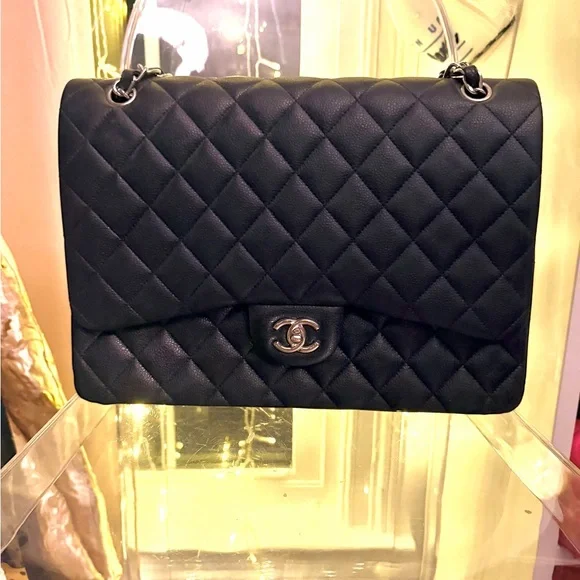 Chanel Black Quilted Shoulder Bag with Silver Chain - Picture 2 of 6